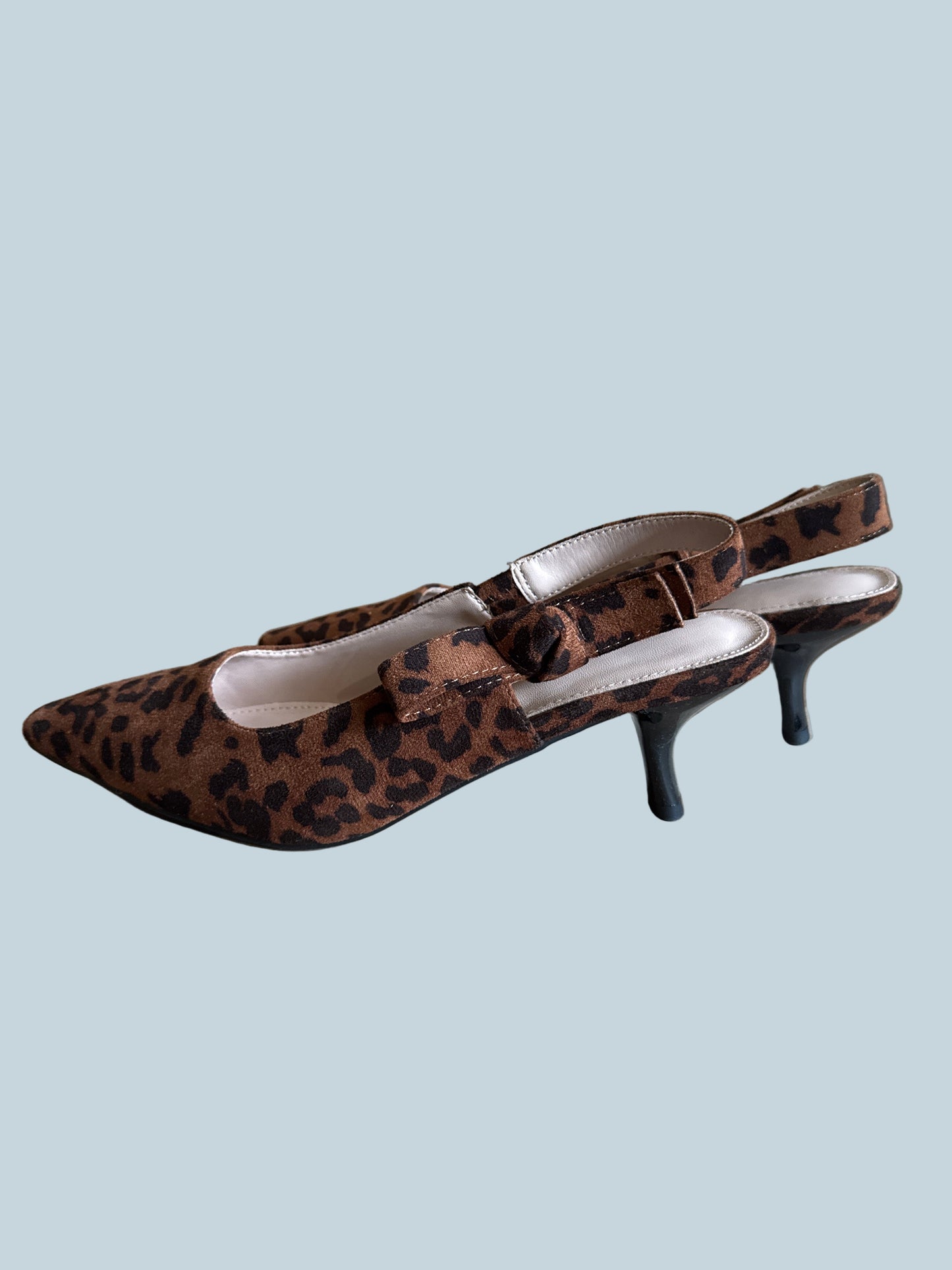 Women Kitten Heeled Slingback Pump Shoe. Like New. Size 9