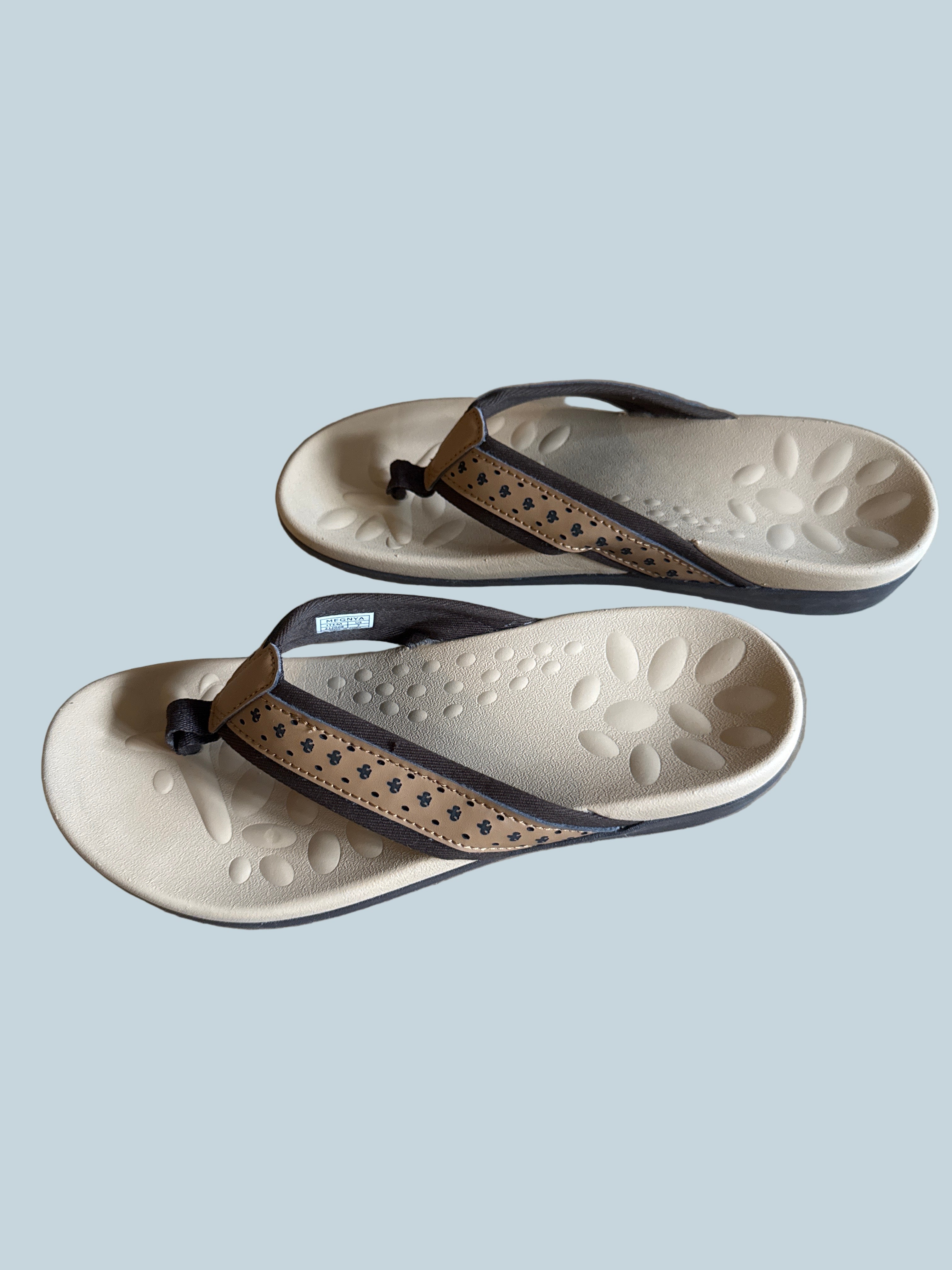 Men Slide Shoe Sandals. Like New. Size 38