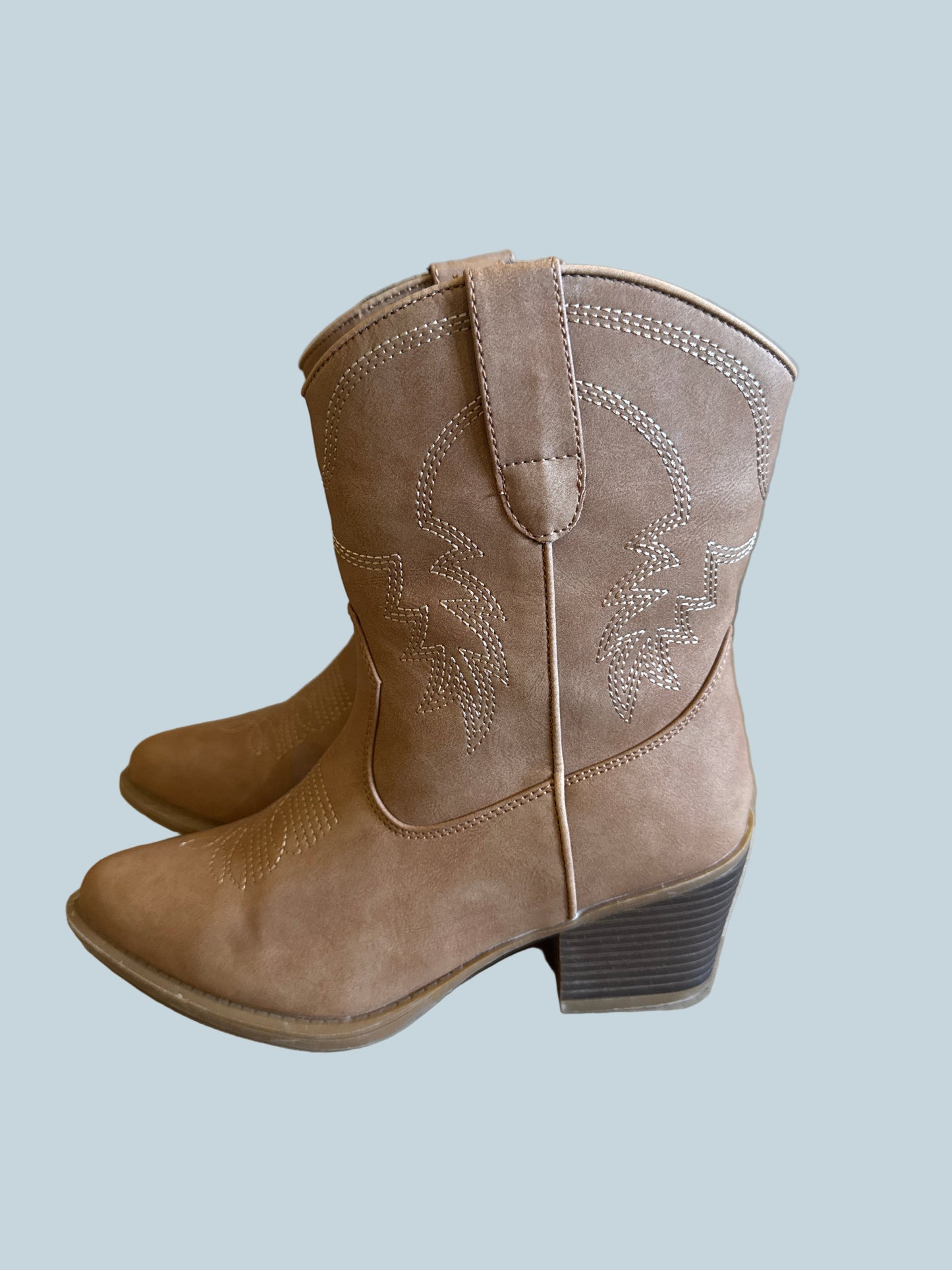 IXU Women Mid Calf Block Heeled Cowboy Boot. Like New. Size 5.5