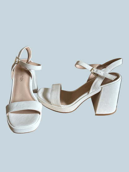 Dream Pairs Women Heeled Shoe Sandals. Like New. Size 8