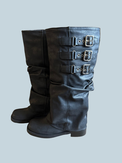 Women Knee High Boot. Secondhand. Size 40