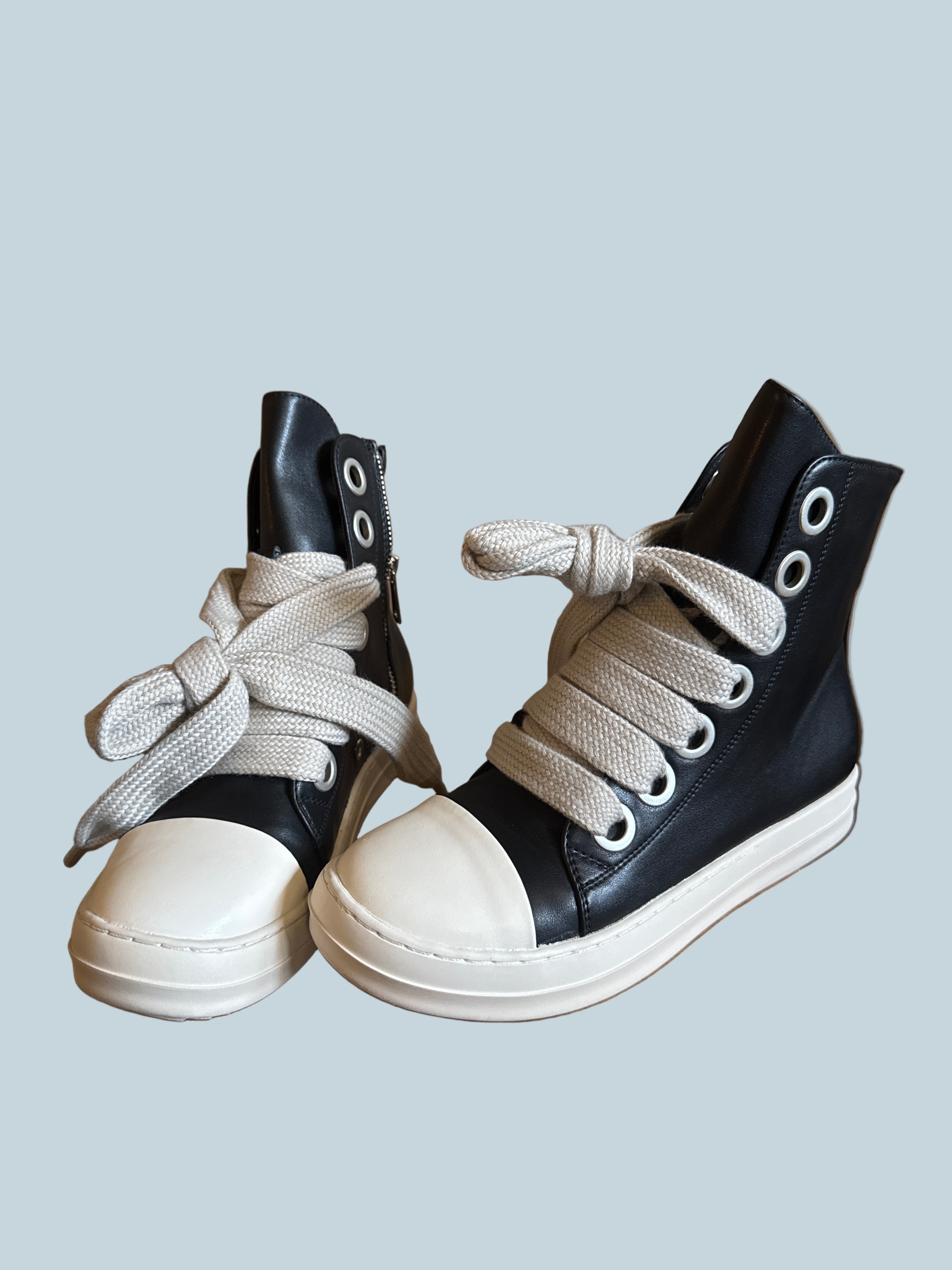 Men High top Shoe Sneakers . Like New. Size 38