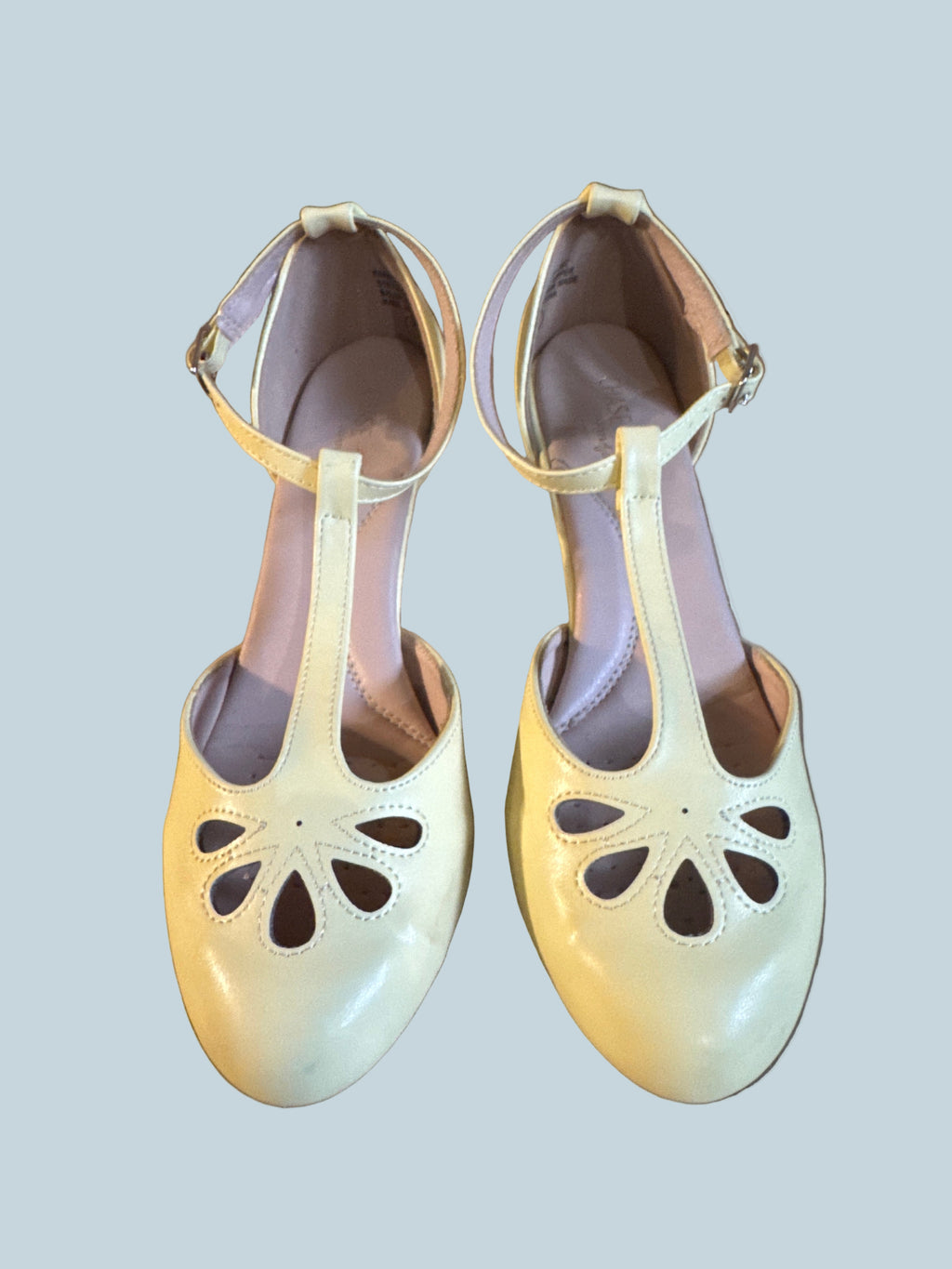 Chase + Chloe Women Kitten Heeled Pump Shoe Secondhand. Size 7