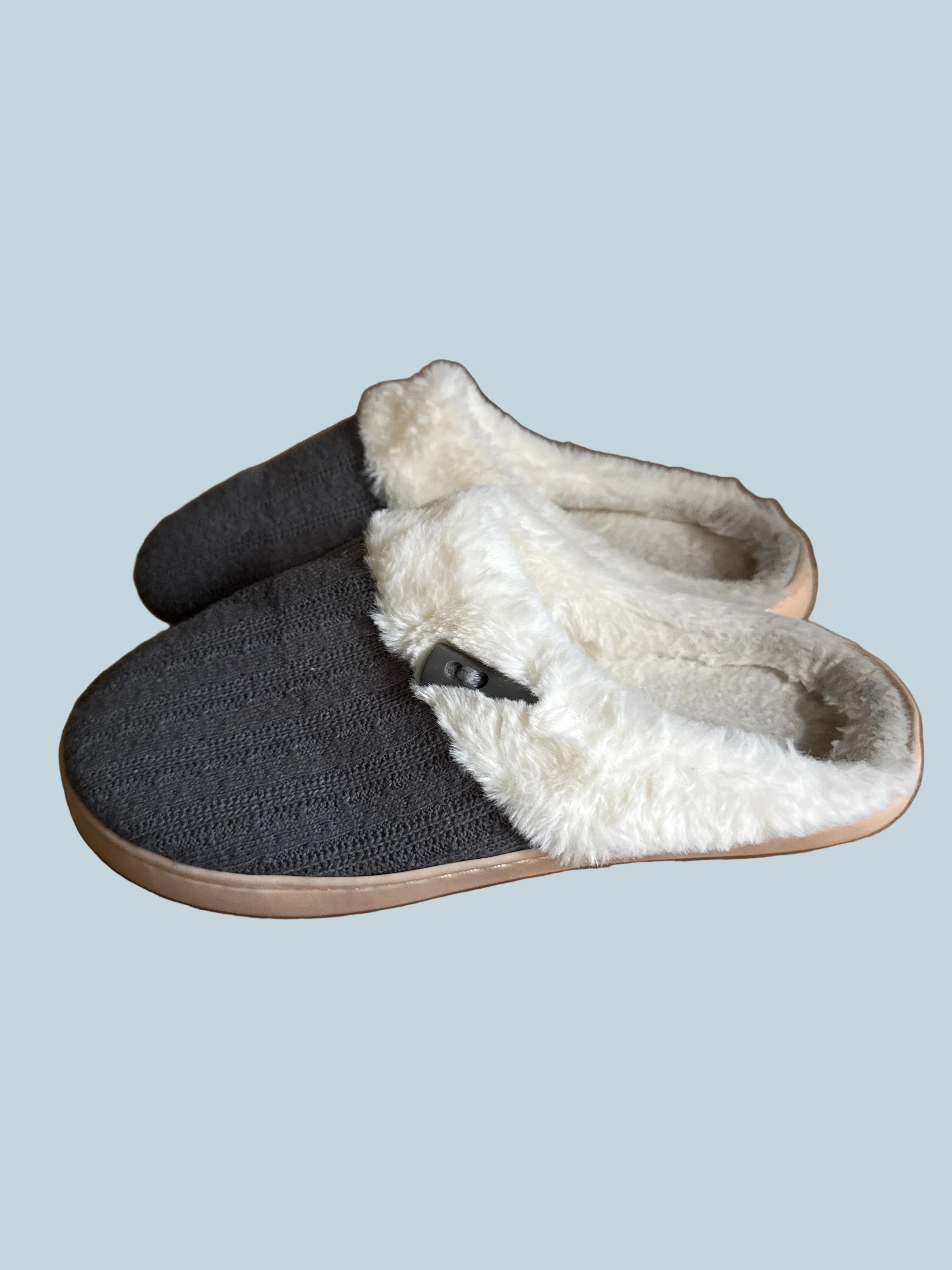 Women Slipon Shoe Slippers. Secondhand. Size 9-10