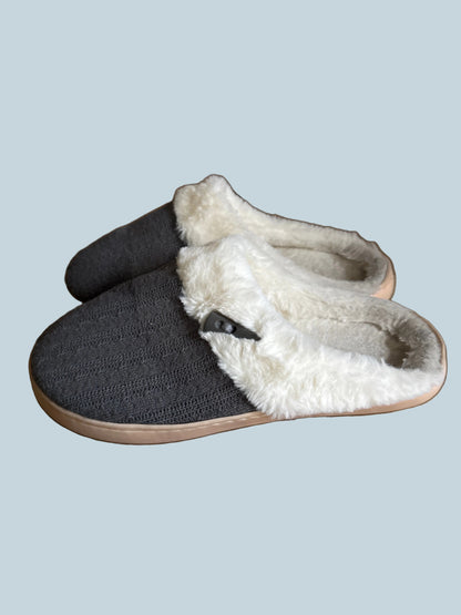 Women Slipon Shoe Slippers. Secondhand. Size 9