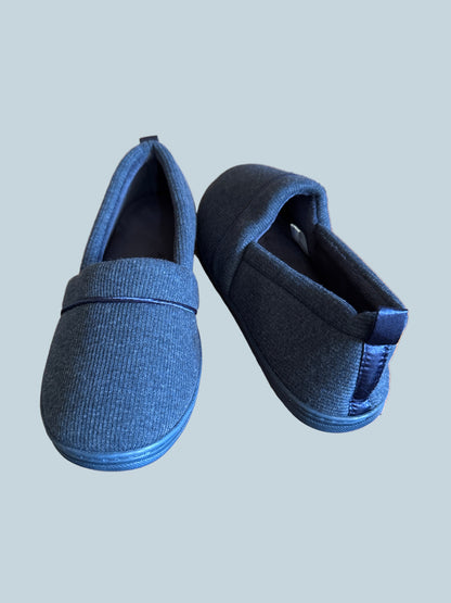 HomeTop Women Slipon Shoe Slippers. Like New. Size 7