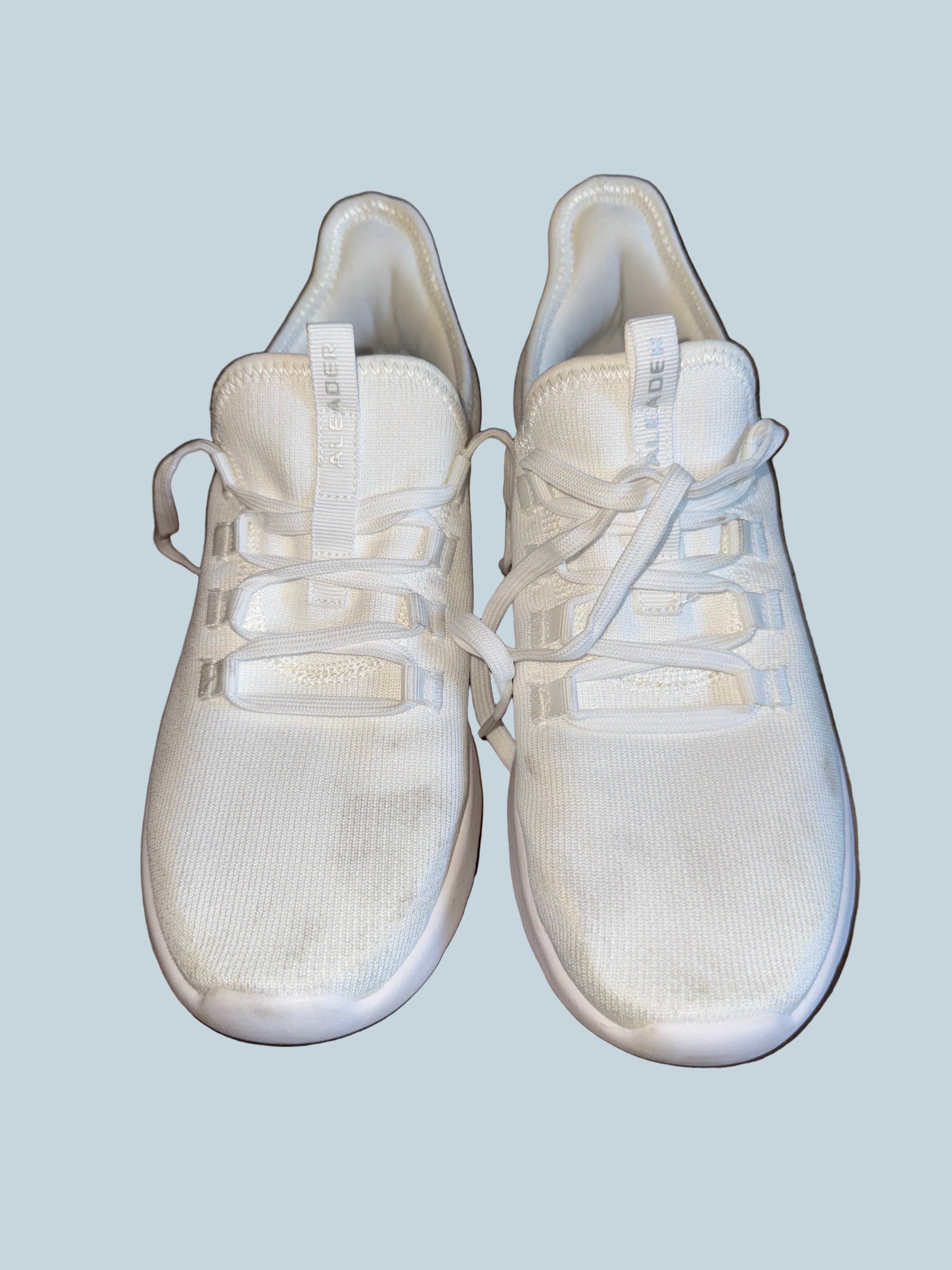 A leader Women Walking /Running Shoe Sneakers. Secondhand. Size 8