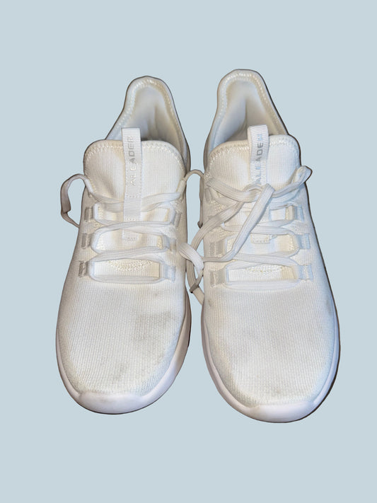 A leader Women Walking /Running Shoe Sneakers. Secondhand. Size 8
