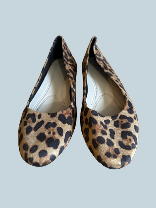 Women Ballet Flat Shoe. Like New. Size 40