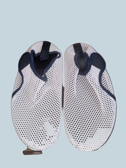 Men Women Water Shoe. Like new. Size 39