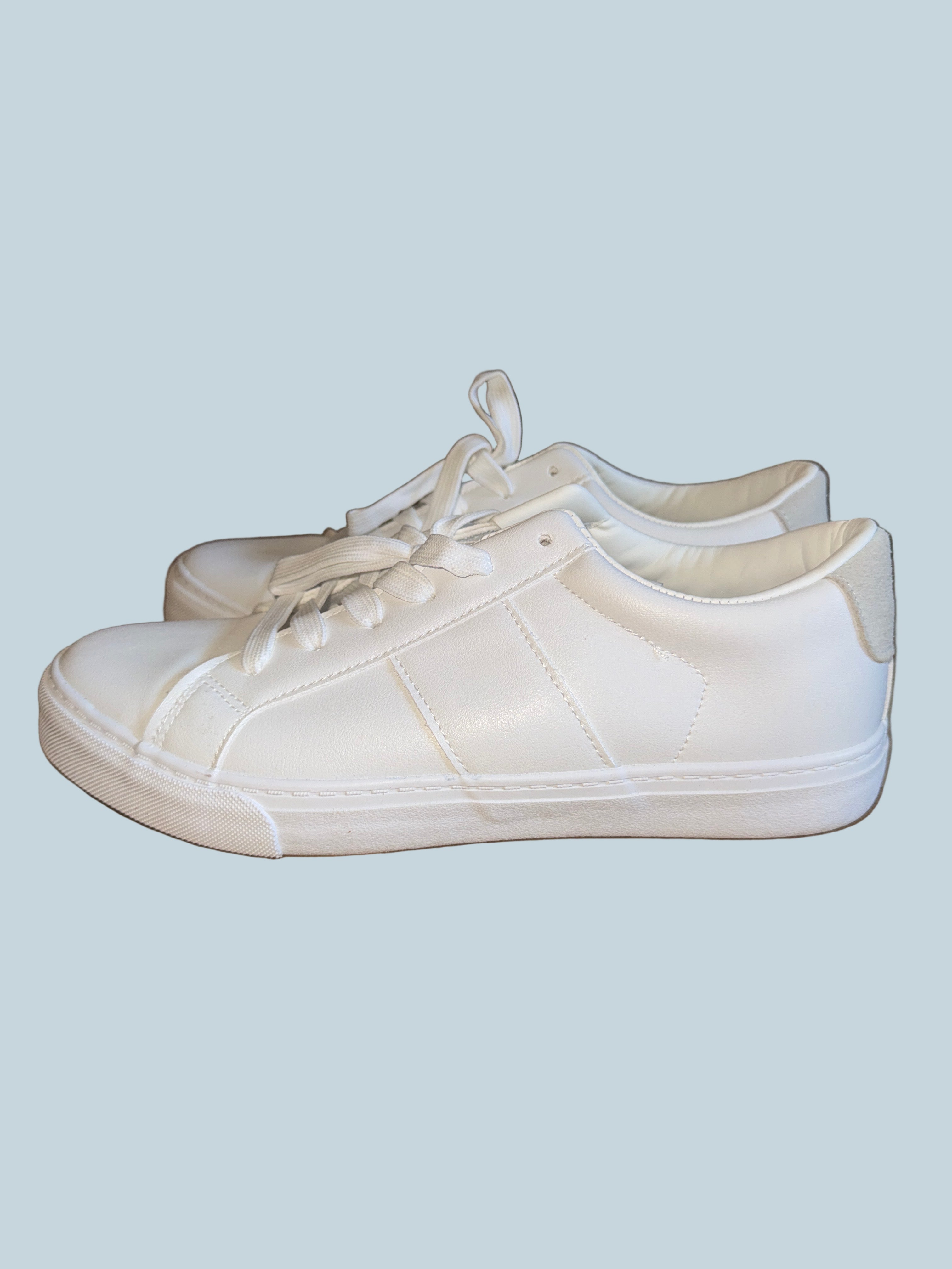 Like New. Men Women Casual Canvas Sneakers Shoe. Size 10.5