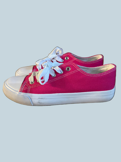 Women Canvas Shoe Sneakers. Like New. Size 7.5