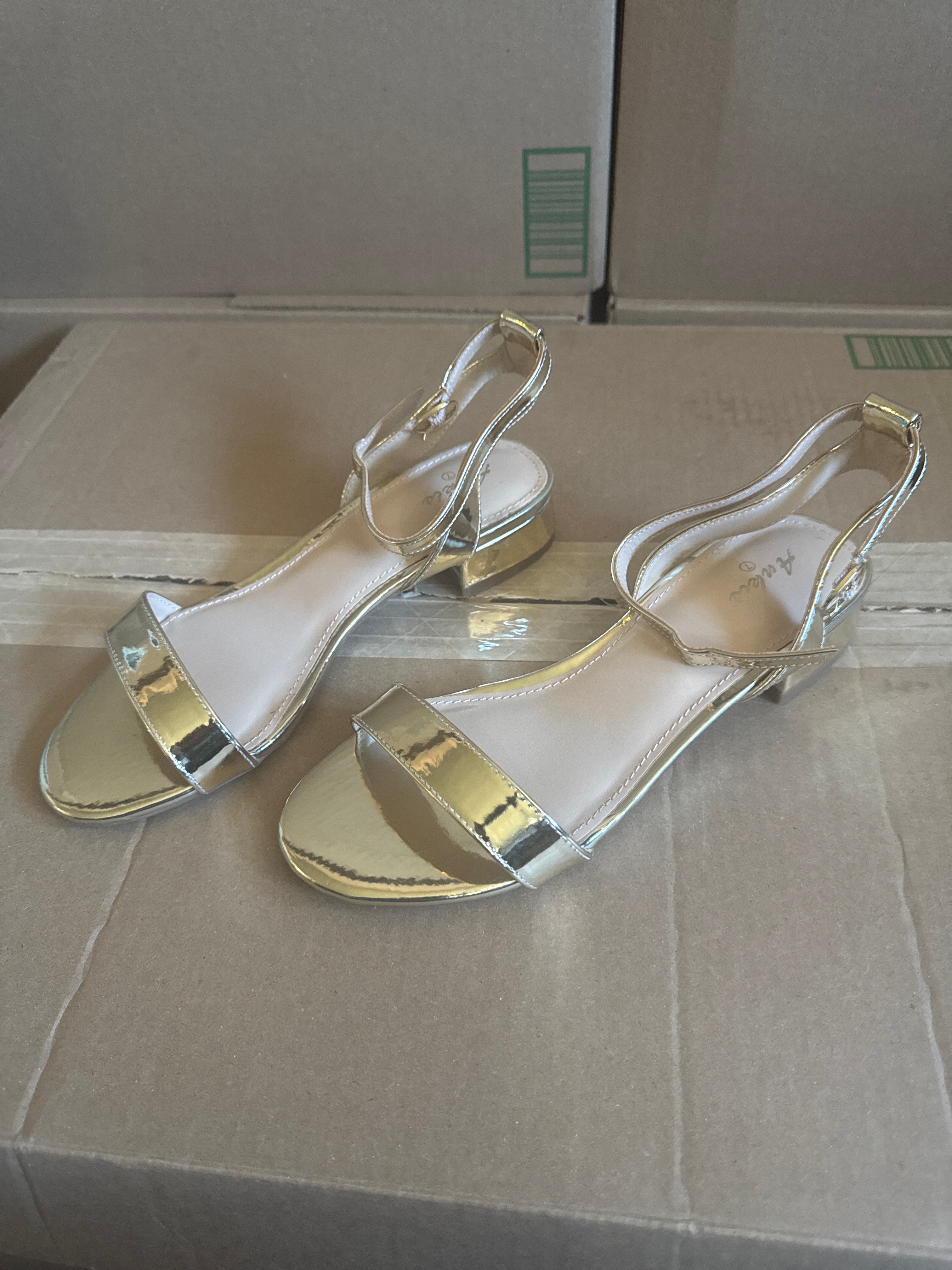 Ankis. Women Shoe Sandals Flat. Like New. Size 7