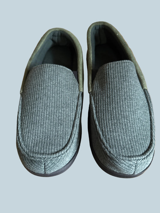 Men Slip-on Shoe. Like New. Size 11