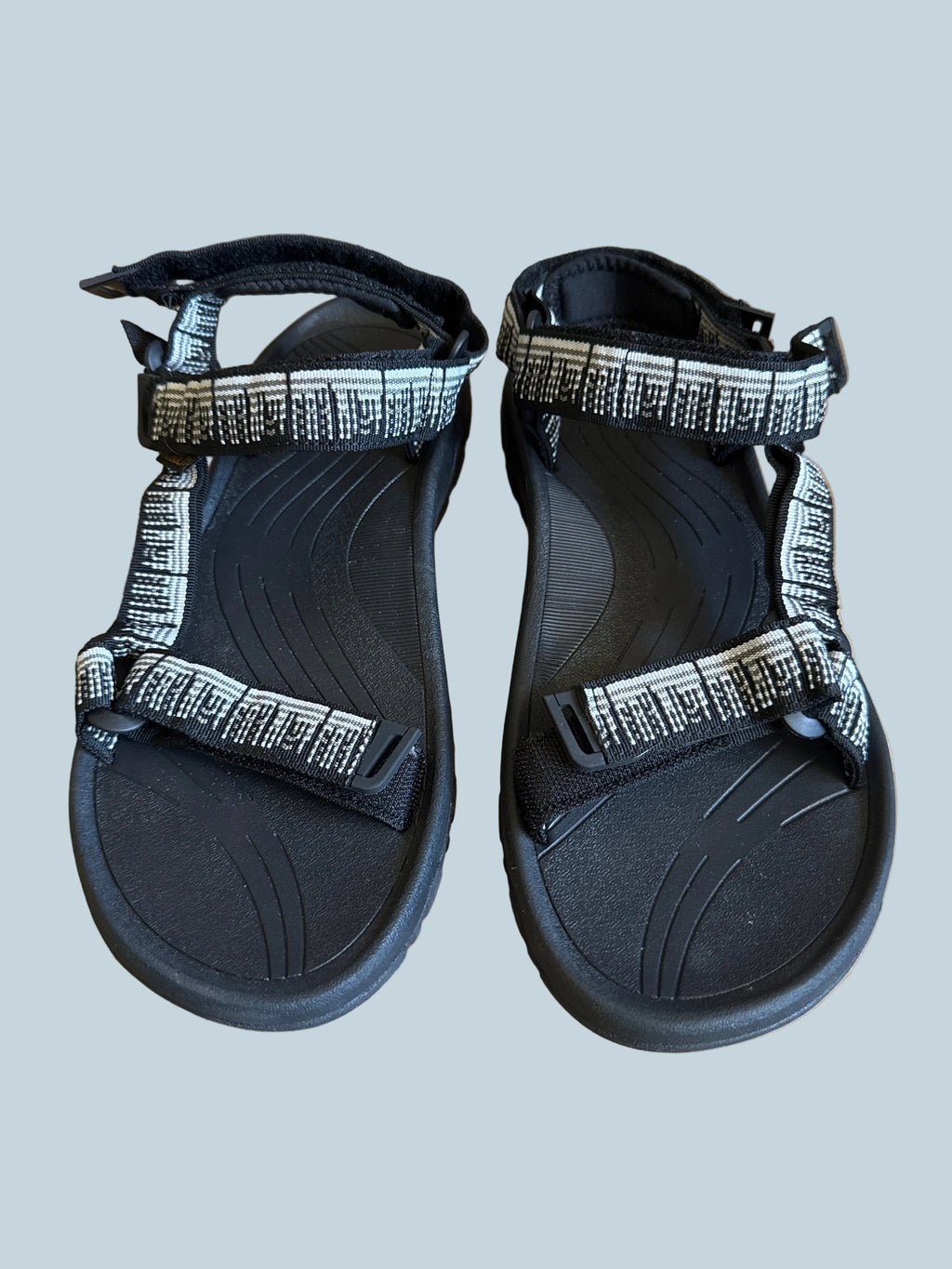 Men Hiking Sandals. Like New. Size 6