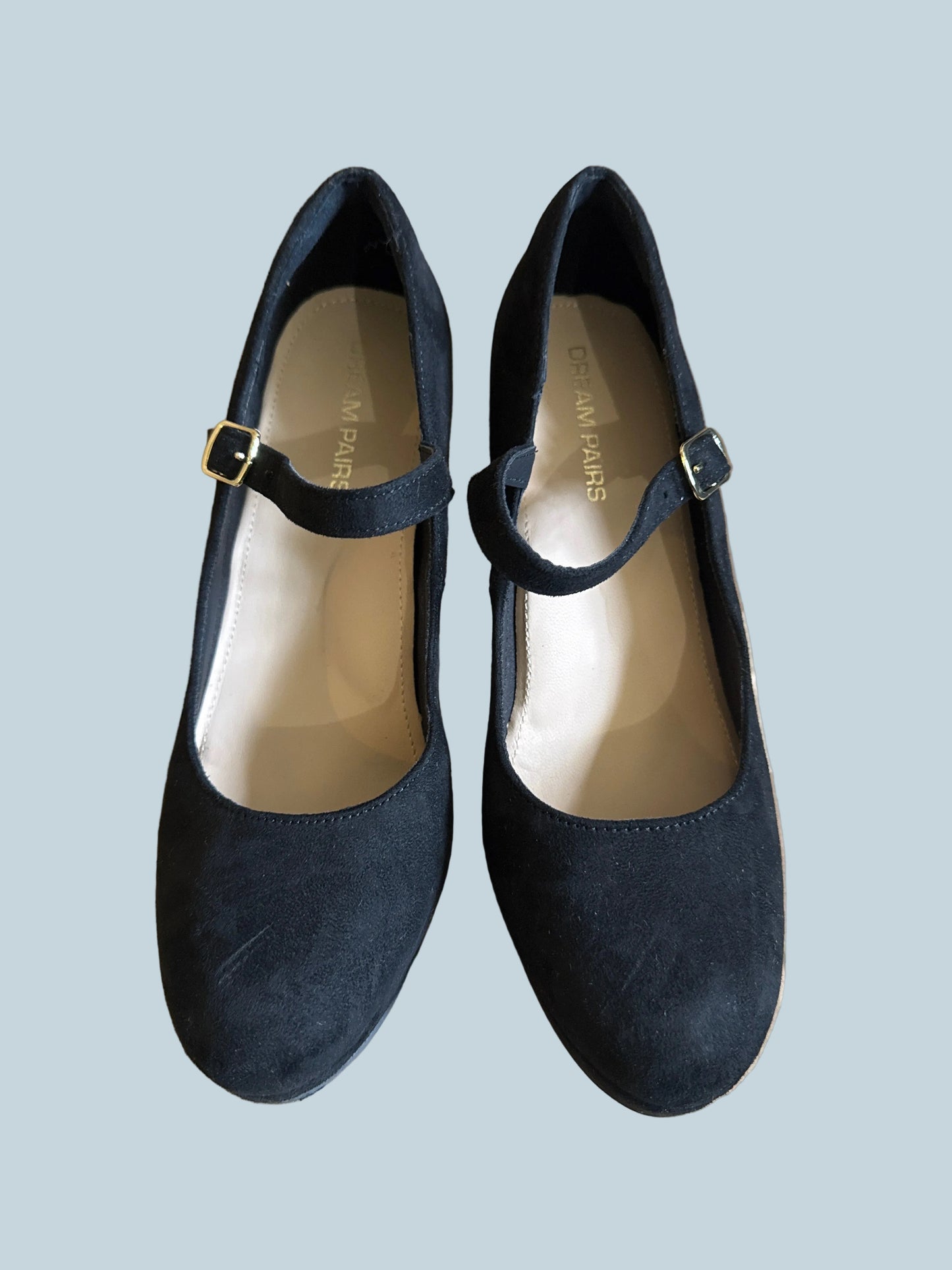 Dream Pairs Women heeled pump shoe. secondhand. Size 9