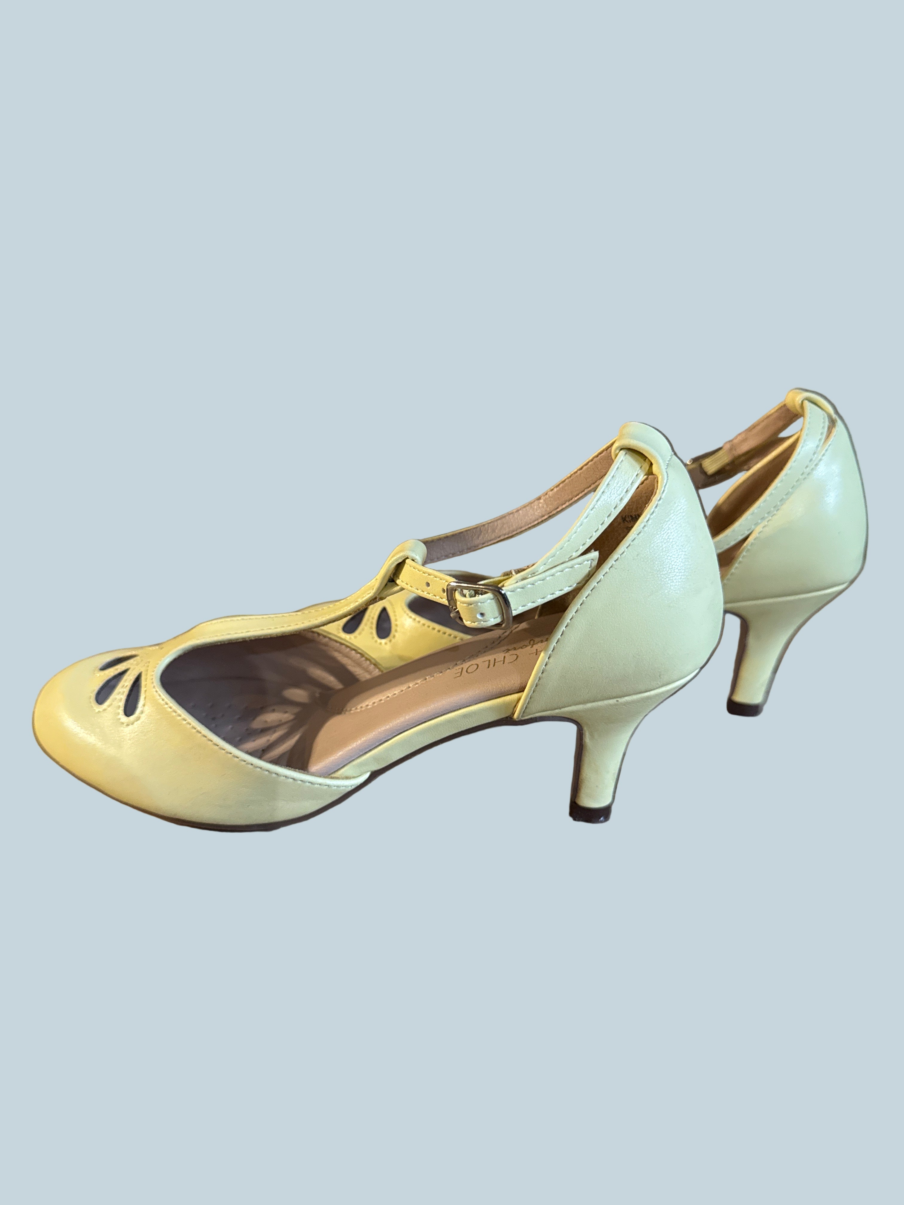 Chase + Chloe Women Kitten Heeled Pump Shoe Secondhand. Size 7