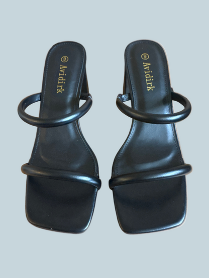 Avidirk Women Low Heeled Slide Shoe Sandals. Like New. Size 9