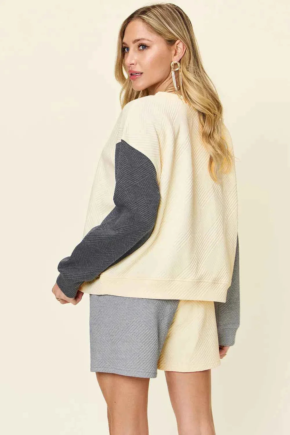 Contrast Chic: Pocketed Two-Piece Shoulder Set