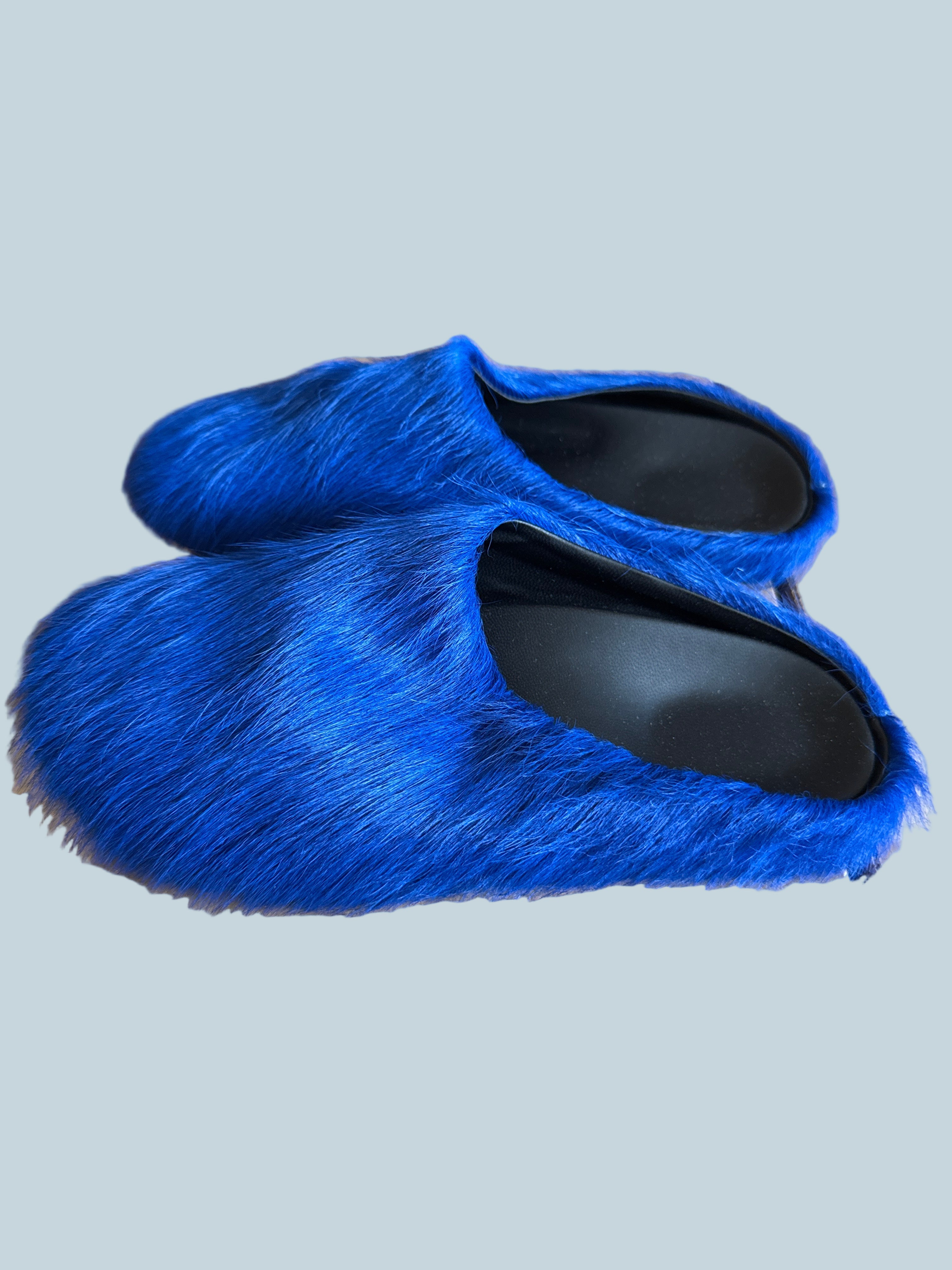 Men Women Slipon Shoe Slippers. Like New. Size 7