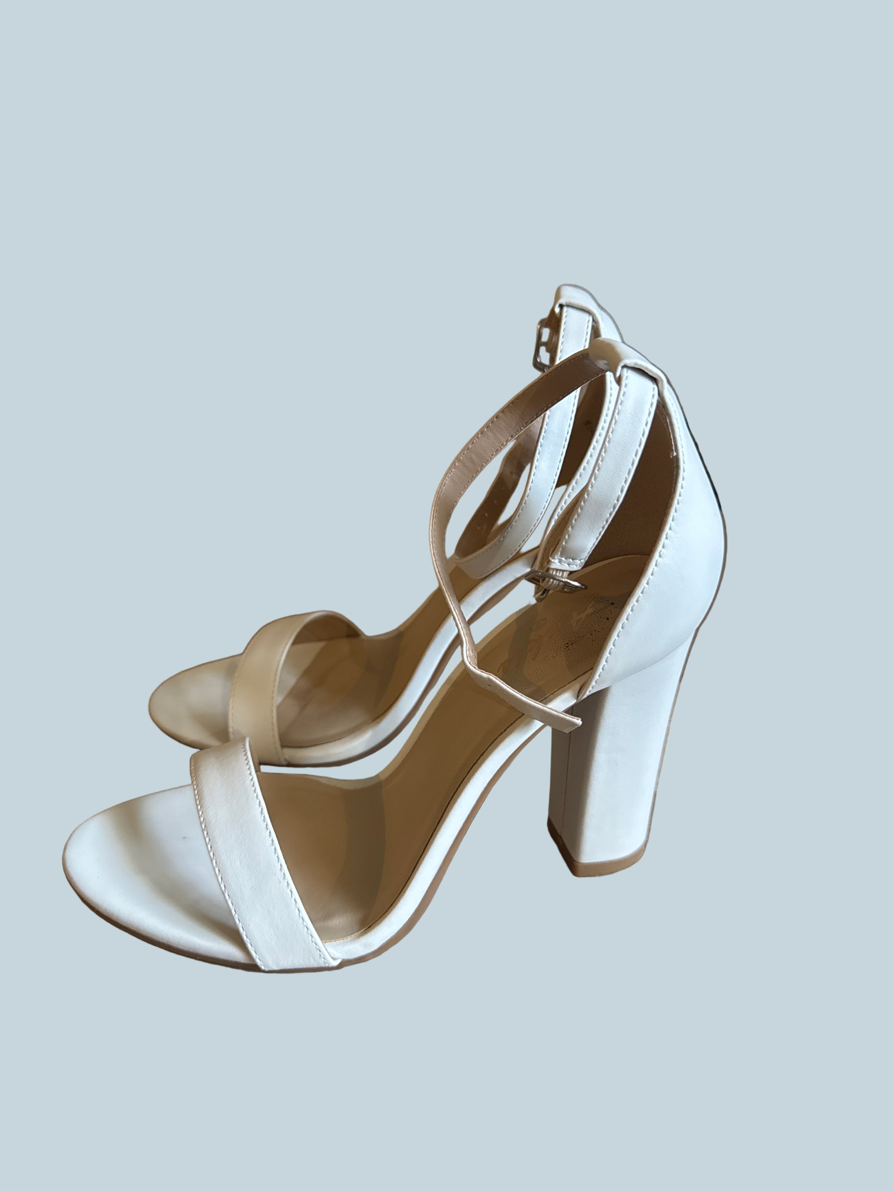 Ankis Women Heeled Shoe Sandals. Secondhand. Size 7