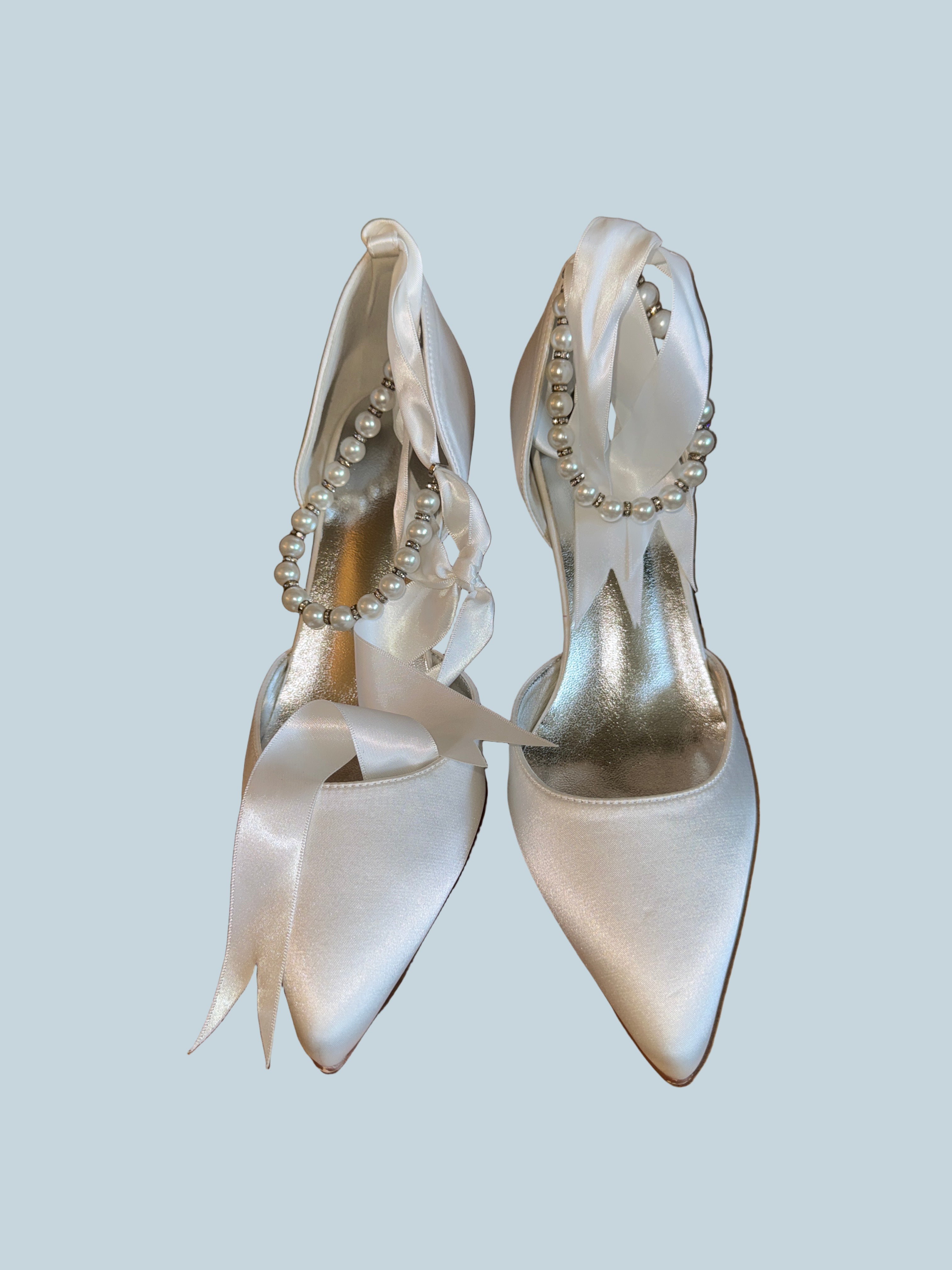 Women Kitten Heeled Pump Shoe. Like New. Size 40