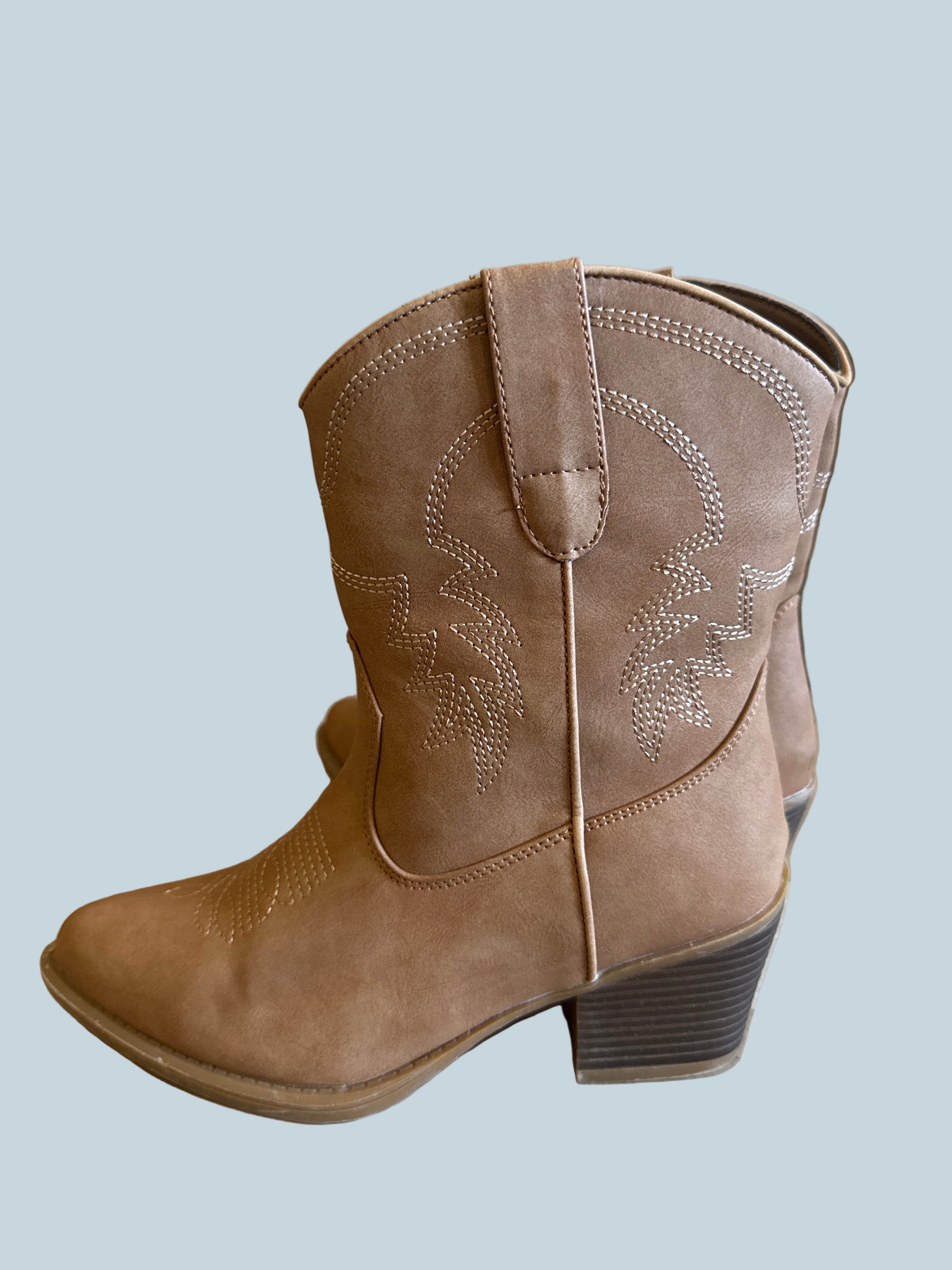 IXU Women Mid Calf Block Heeled Cowboy Boot. Like New. Size 5.5