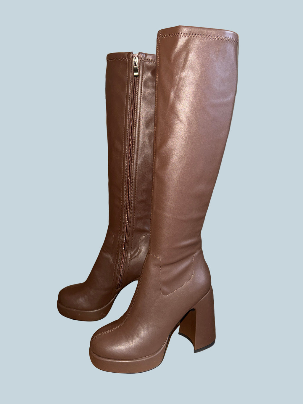 Moderate Women Knee high Boot. Like New. Size 8