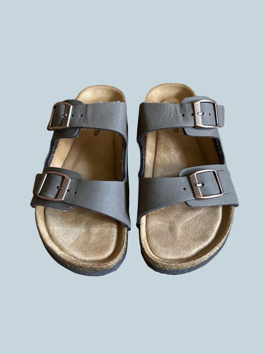 Men Women Slide Shoe Sandals Flat. Like New. Size 34