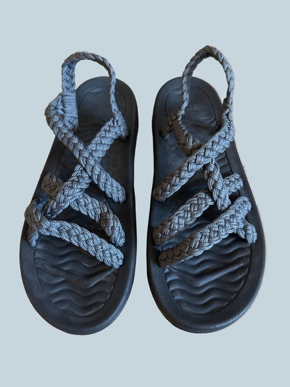 Megnya Women Hiking Shoe Sandals. Secondhand. Size 39