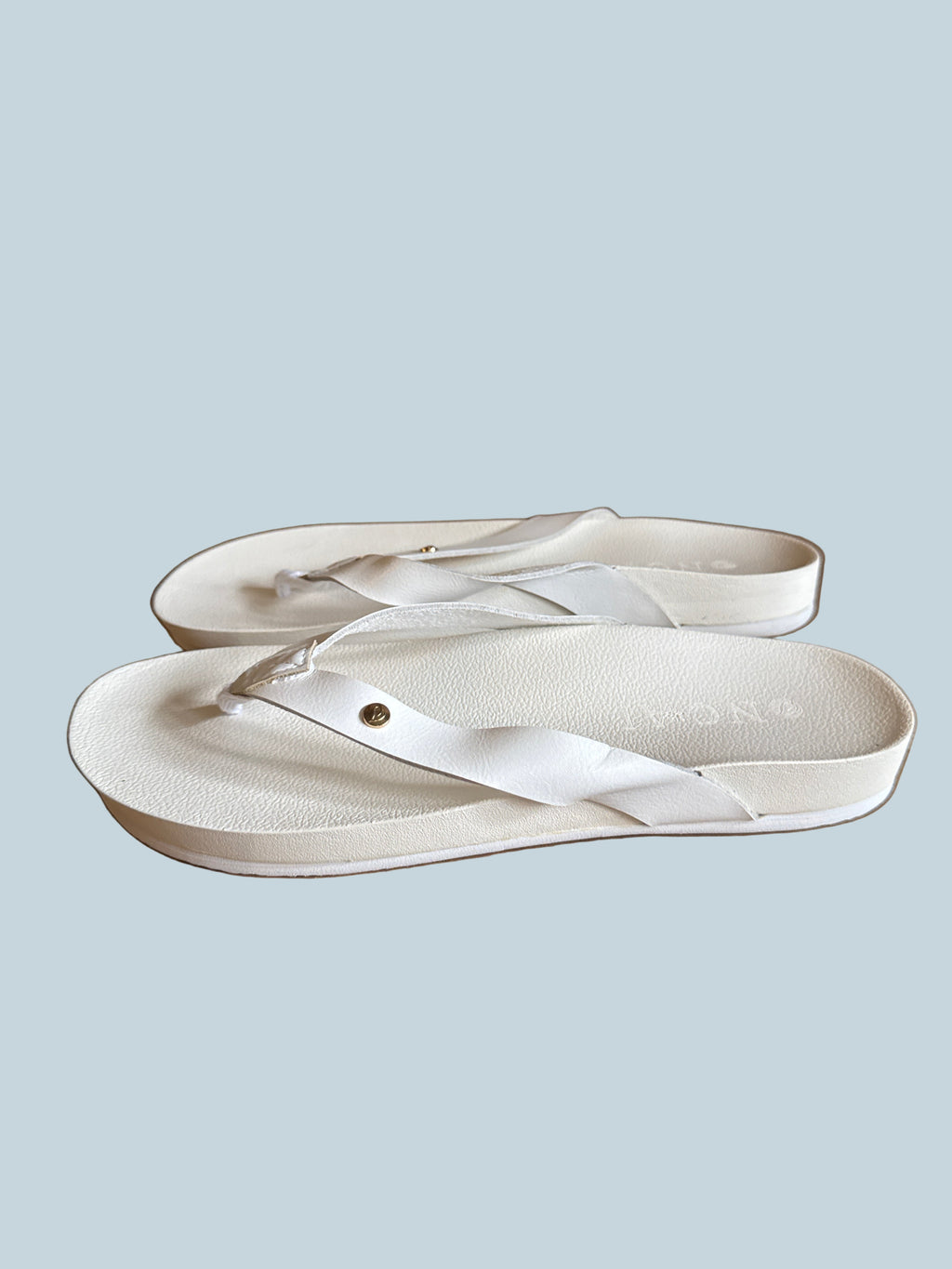 Oncai women Slide Shoe Sandals. Like New. Size 8