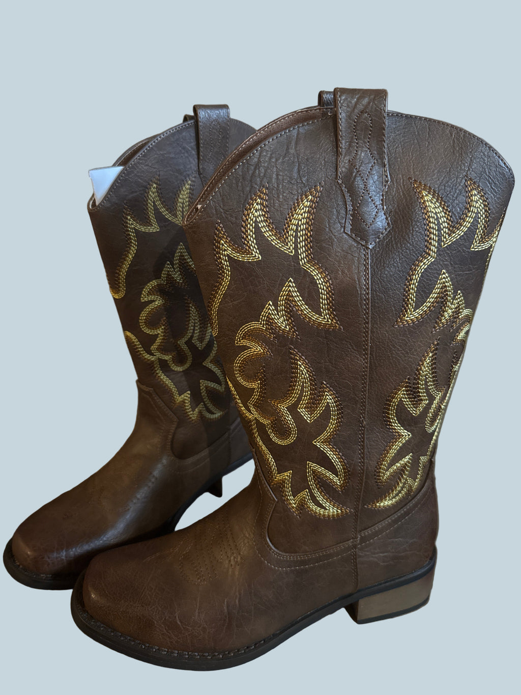 IUV Women Cowboy boots Flat . Like New. Size 5