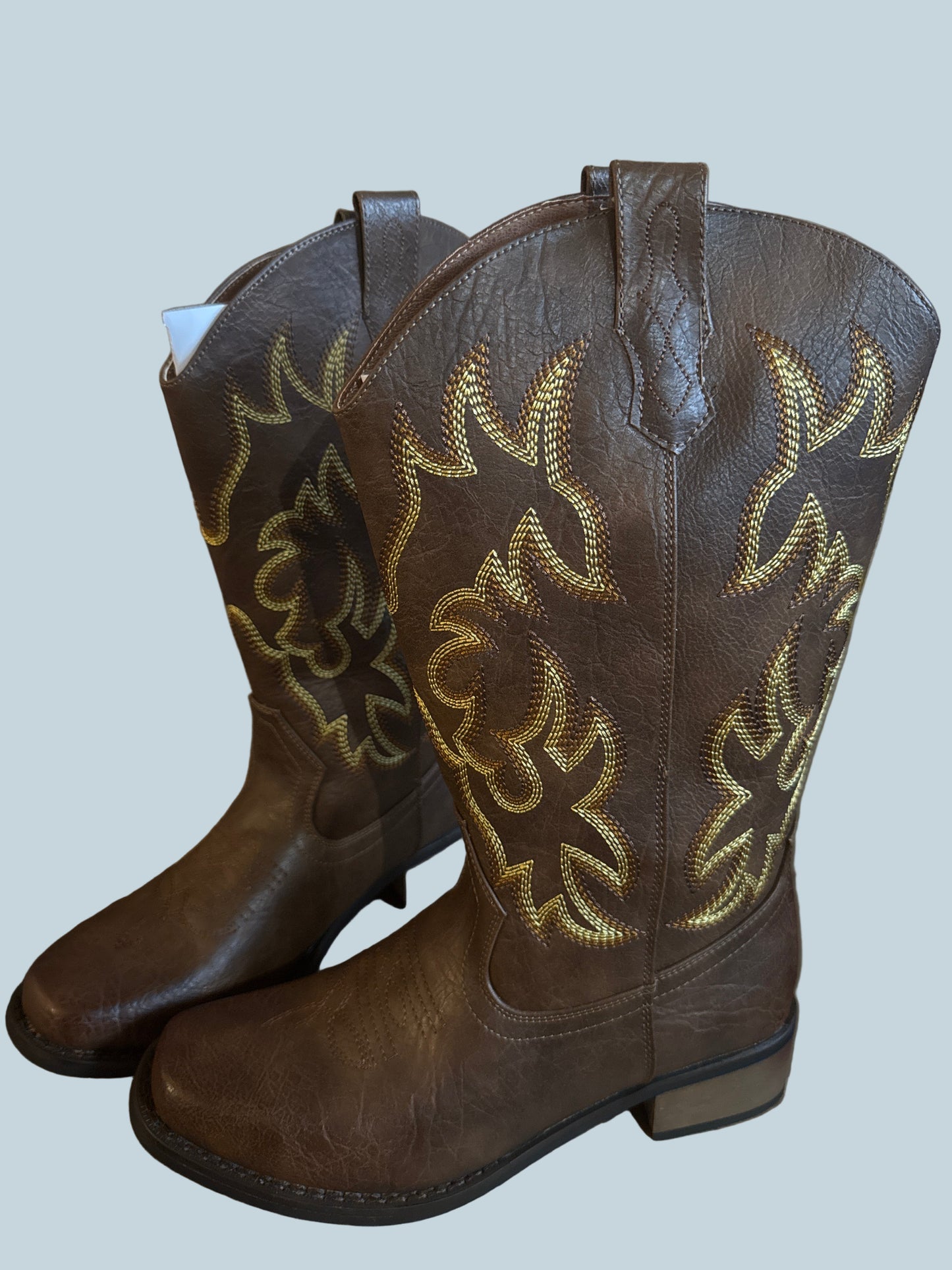 IUV Women Cowboy boots Flat . Like New. Size 5