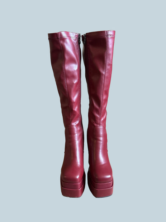 Wetkiss Women Knee high boot. Secondhand. Size 10