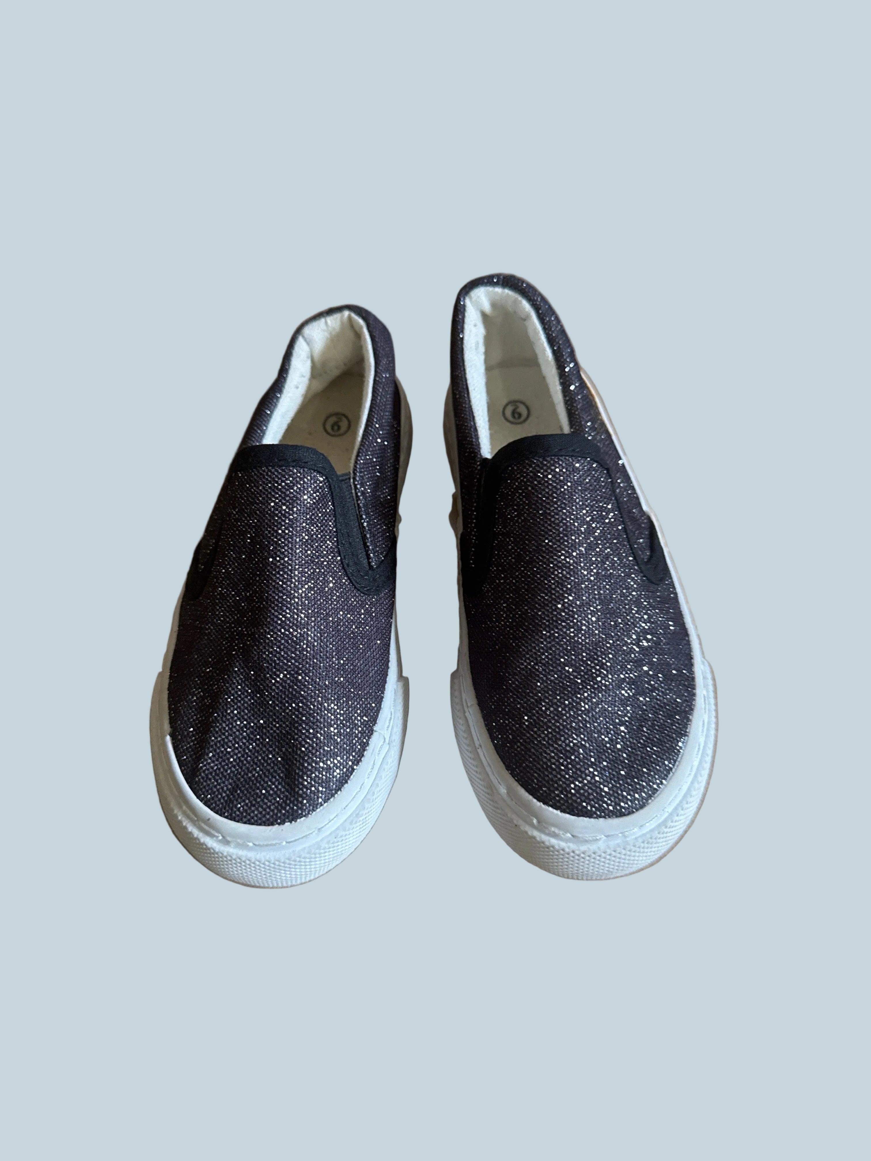 Slip-on Girls Shoe Flat. Like New. Toddler Size 9