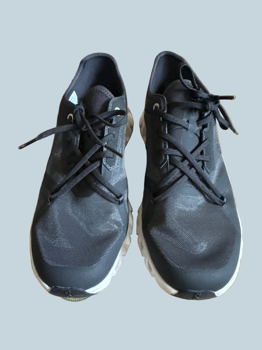 QC. Men Women Walking/ Running Shoe. Size 9.5