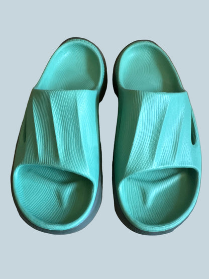Men Chunky Sole Slide Shoe Slippers.  New. Size 12