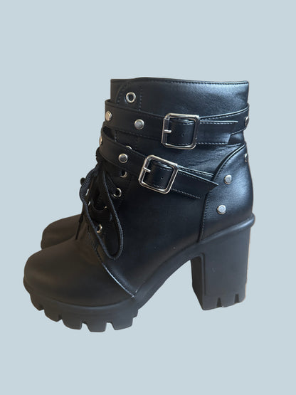 Women Ankle boot. Secondhand. Size 39