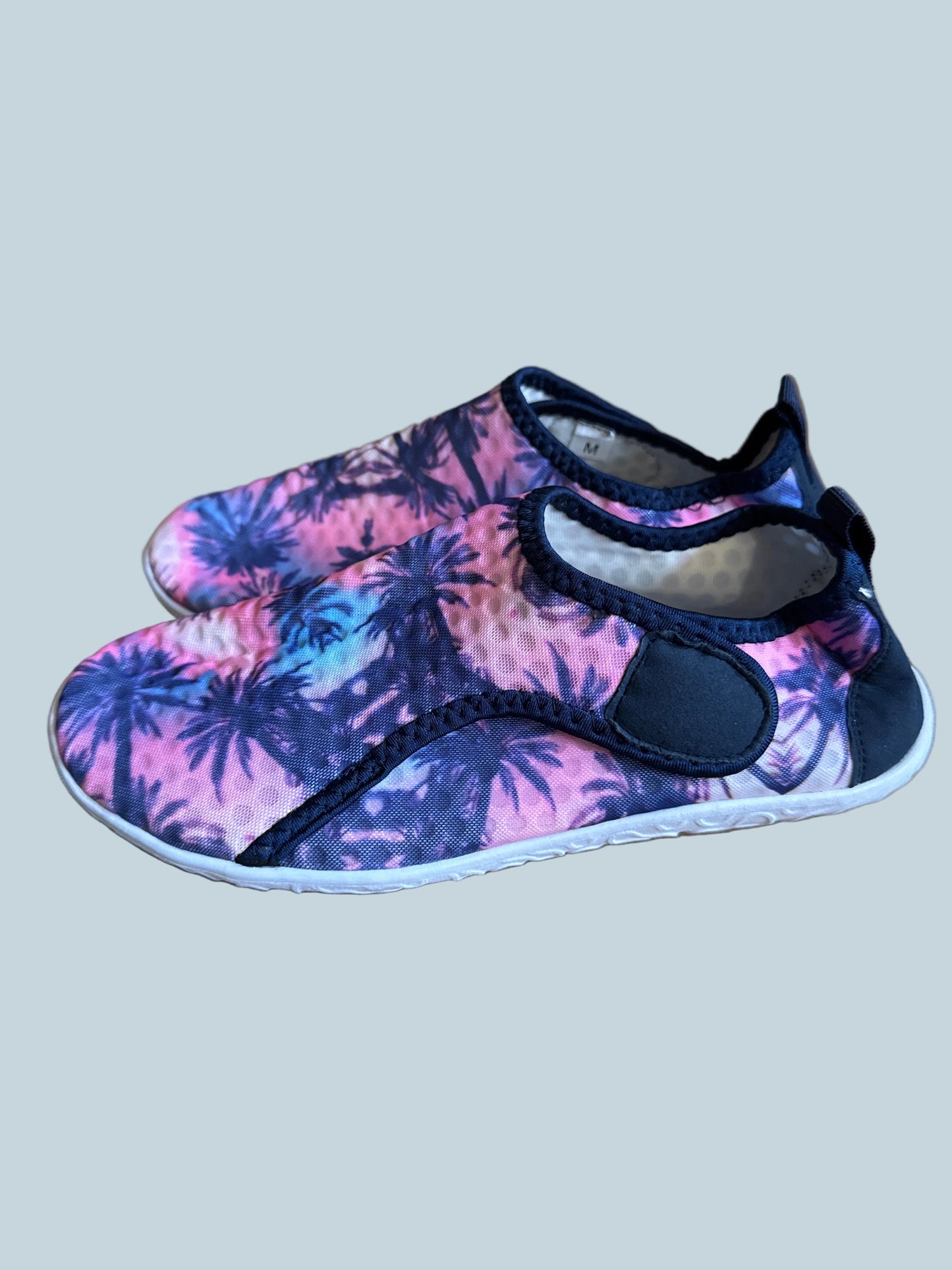 Men Women Water Shoe. Like New. Size M