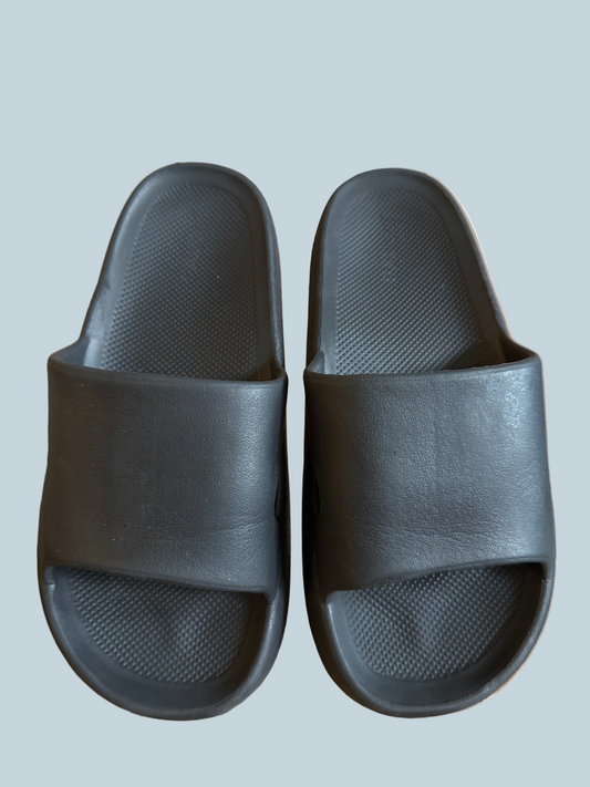 Joomra Men Women Slide Shoe Slippers. Second Hand. Size 37