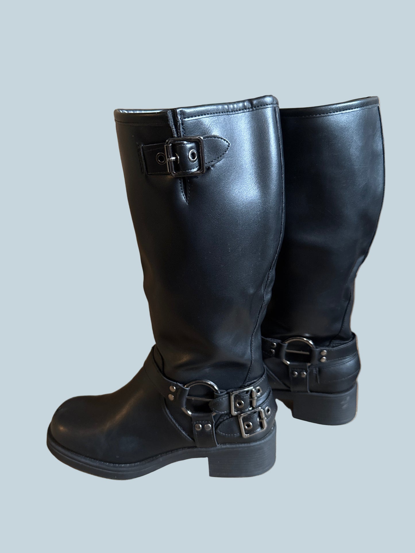 Women Fashion Knee-high boot. Secondhand. Size 8