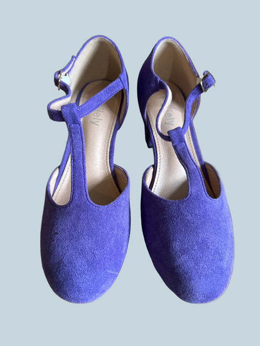 Peijery Women Block Heeled T-Strap Pump. Like New. Size 38