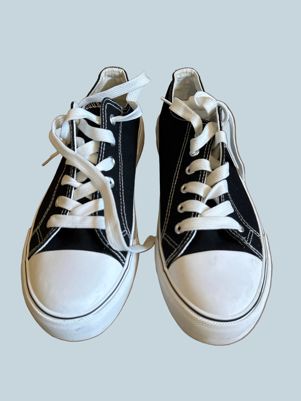 Canvas Men Shoe. Secondhand. Size 40