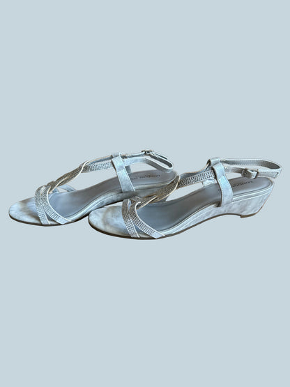 London Fog Women Low Wedge Shoe Sandals. Like New. Size 10