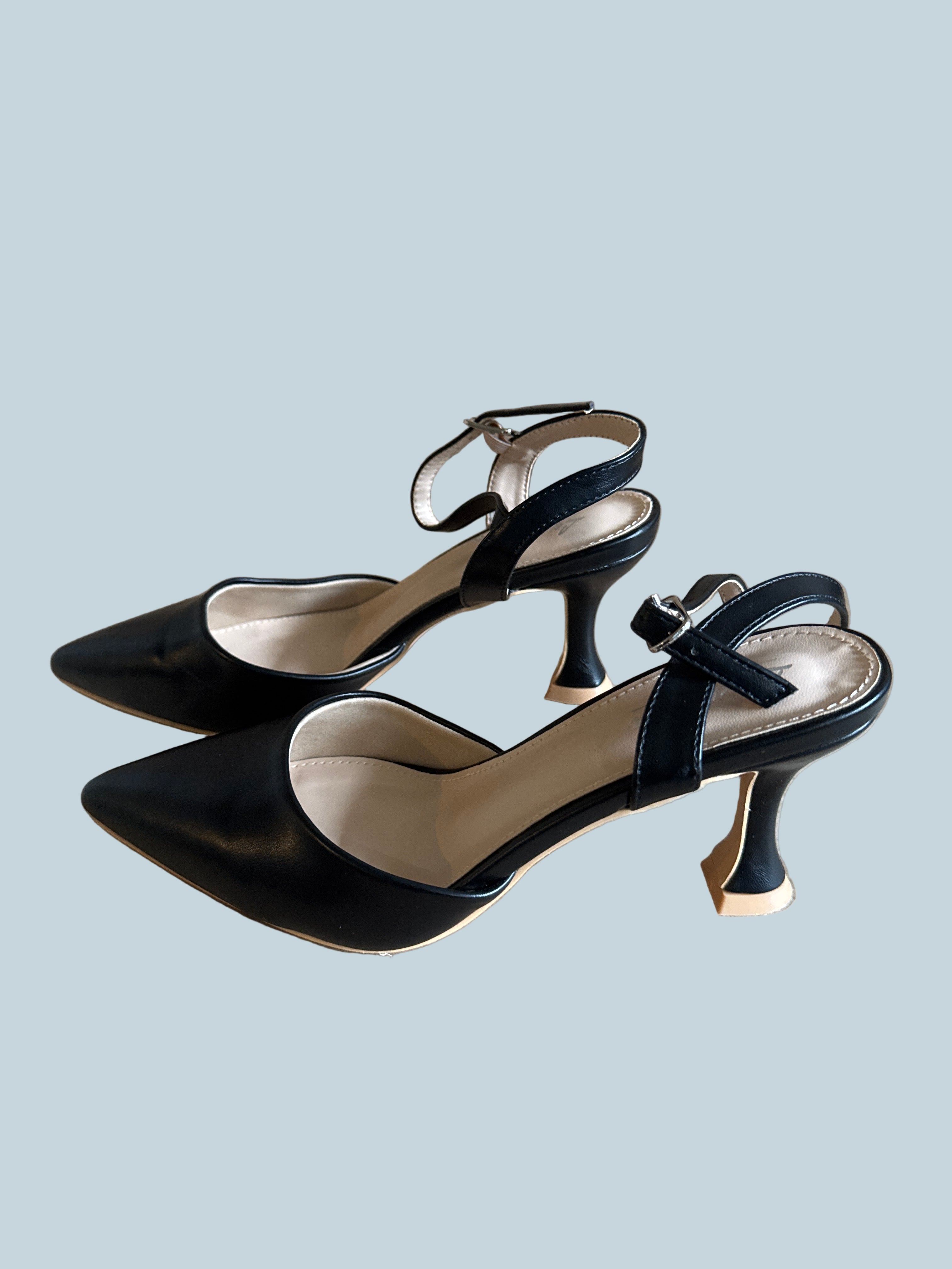 Lucibenita Women Kitten Heeled Pump Ankled Strap Shoe. Like New. Size 6.5