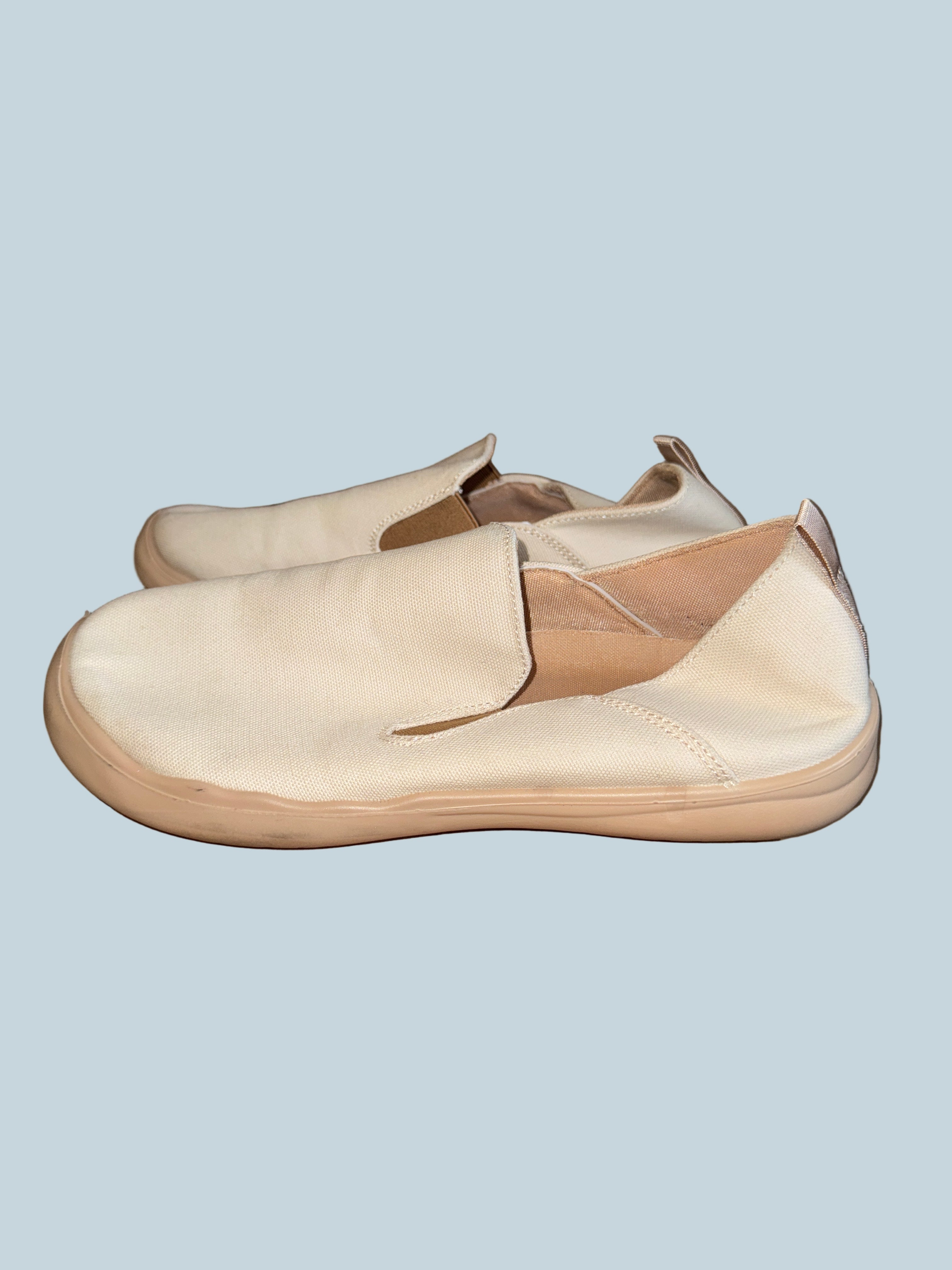 Men Slip-on Canvas Shoe. Secondhand hand. Size 41