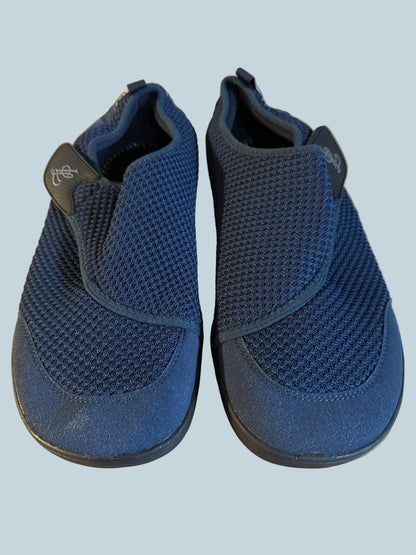 Men Barefoot Athletic Walking Shoe. Like New. Size 48