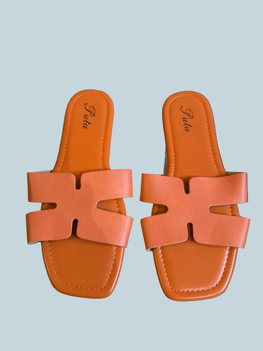 Putu Women Slide Shoe Sandals Flat. Like New. Size 8