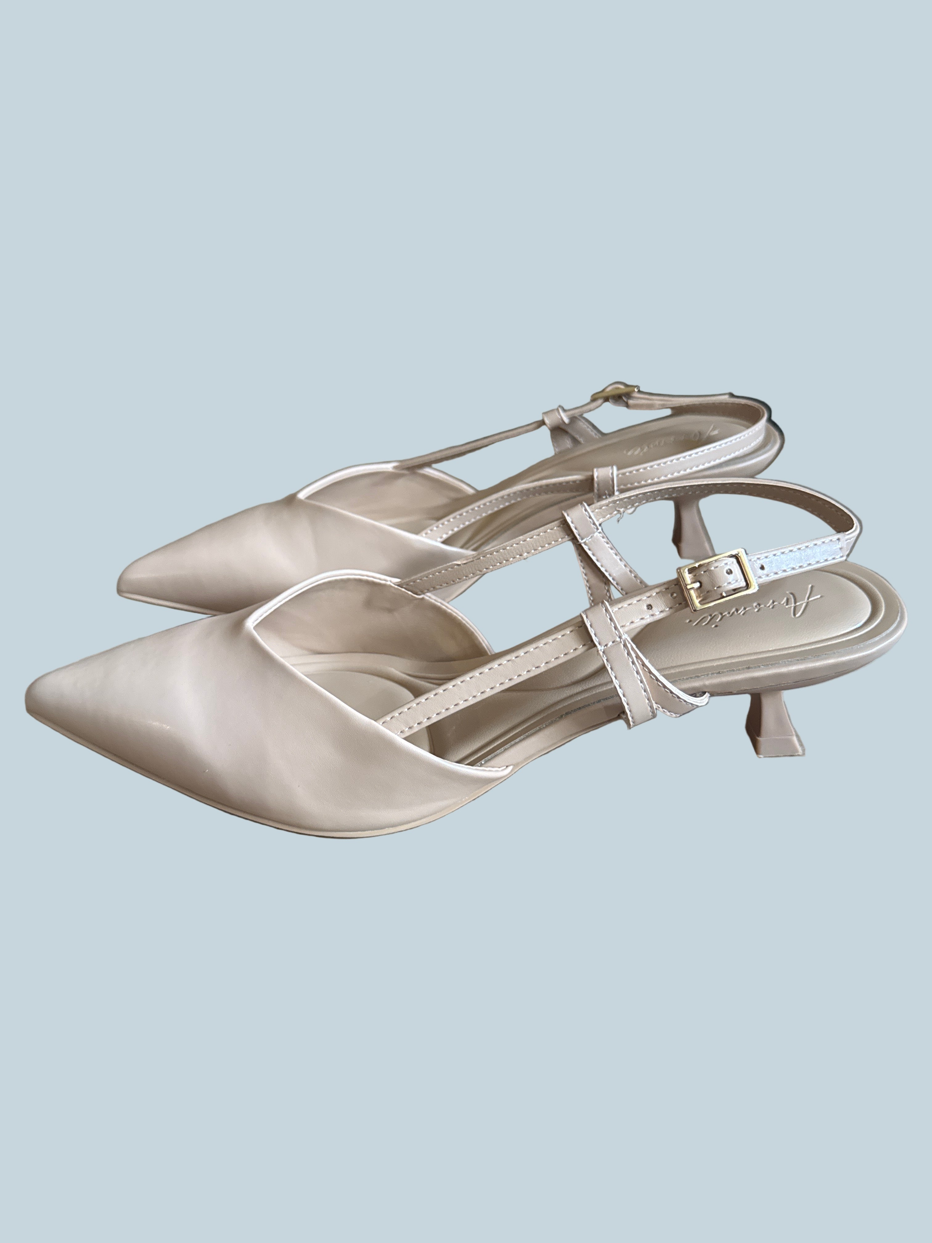 Women kitten heeled Slingback Pump. Secondhand. Size 10