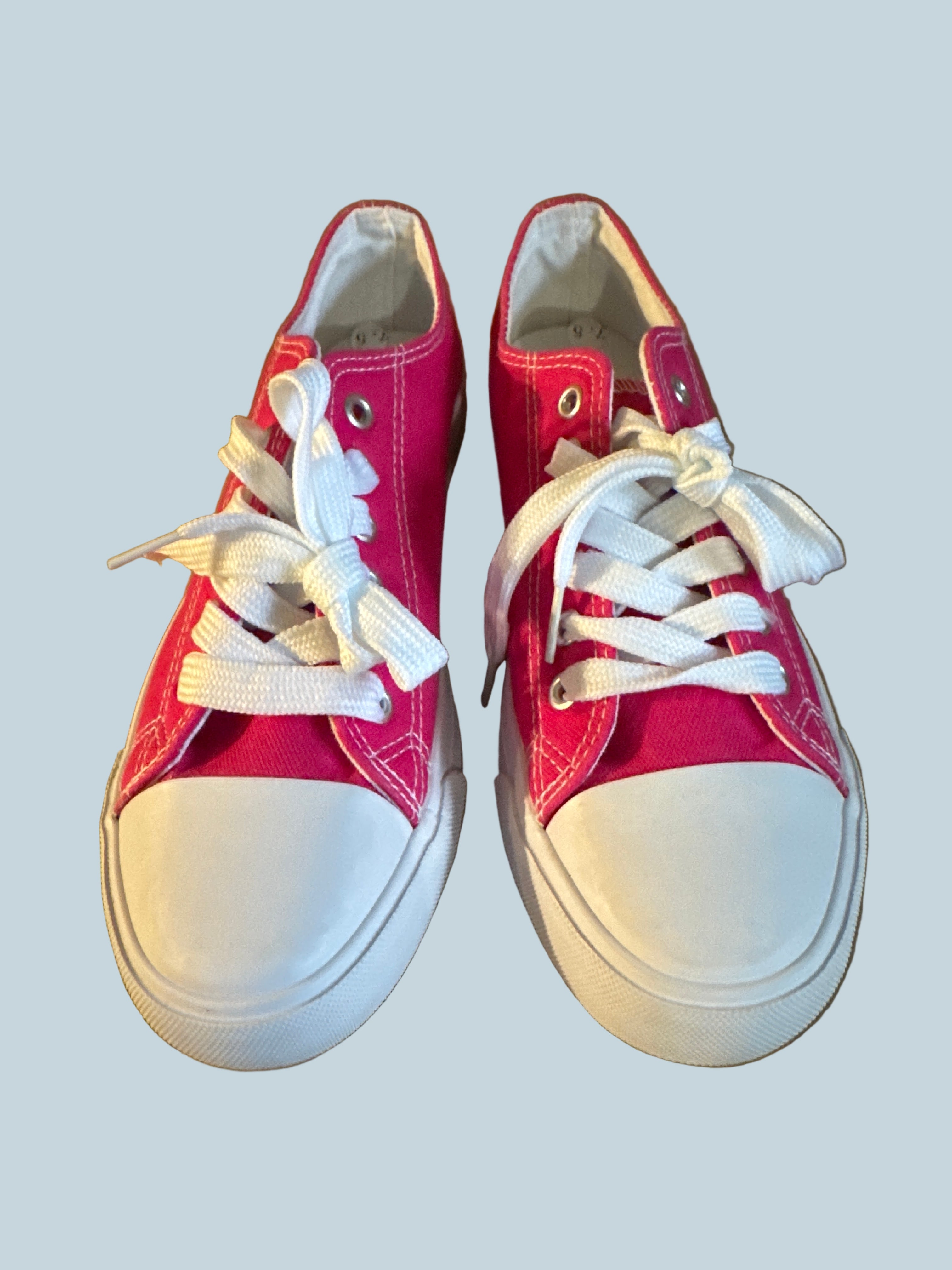 Women Canvas Shoe Sneakers. Like New. Size 7.5